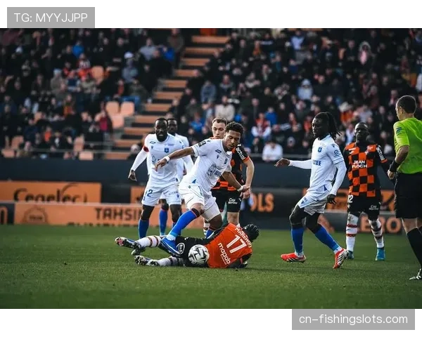 洛里昂主场战平巴黎FC，班巴迪昂角球战术见效